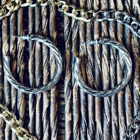 ✨💛 Silver Tone Twist Hoops ✨💛✨ - Picture 5 of 5